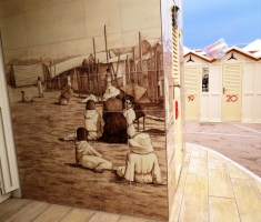 Bagni 105 - Rivestimento di piastrelle in maiolica dipinte a mano dell'edificio dei Bagni 105 in Riccione. Progetto dell'insieme Studio A-HUS architetti associati, G. Carloni G. Stohr - anno 2015