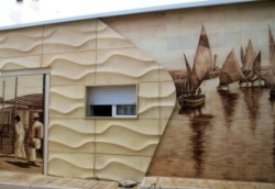 Bagni 105 - Rivestimento di piastrelle in maiolica dipinte a mano dell'edificio dei Bagni 105 in Riccione. Progetto dell'insieme Studio A-HUS architetti associati, G. Carloni G. Stohr - anno 2015