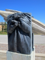 Monumento ai caduti - bronzo e pietra - altezza cm 190 - Anno 2008 - Montepulito RSM
