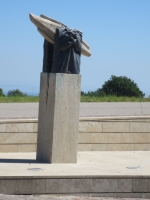 Monumento ai caduti - bronzo e pietra - altezza cm 190 - Anno 2008 - Montepulito RSM