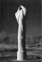 Colonna per Campo del sole - Pietra serena - altezza cm 450 - Anno 1986 - Tuoro sul Trasimeno PG