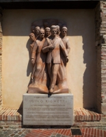 Monumento a Igino Righetti - Opera in terracotta refrattaria e pietra - cm h. 304x130x50 - Anno 2008 - Riccione RN