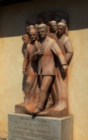 Monumento a Igino Righetti - Opera in terracotta refrattaria e pietra - cm h. 304x130x50 - Anno 2008 - Riccione RN