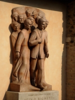 Monumento a Igino Righetti - Opera in terracotta refrattaria e pietra - cm h. 304x130x50 - Anno 2008 - Riccione RN